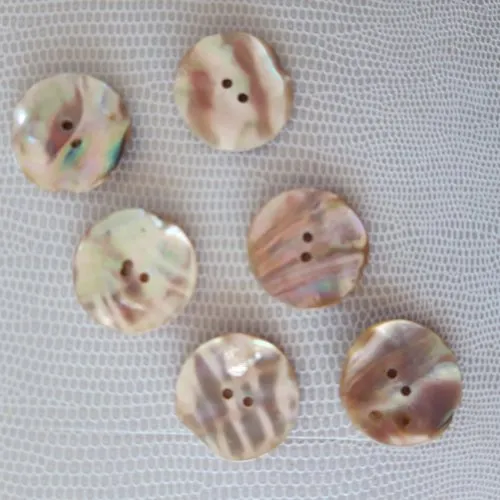 Bouton en nacre naturelle