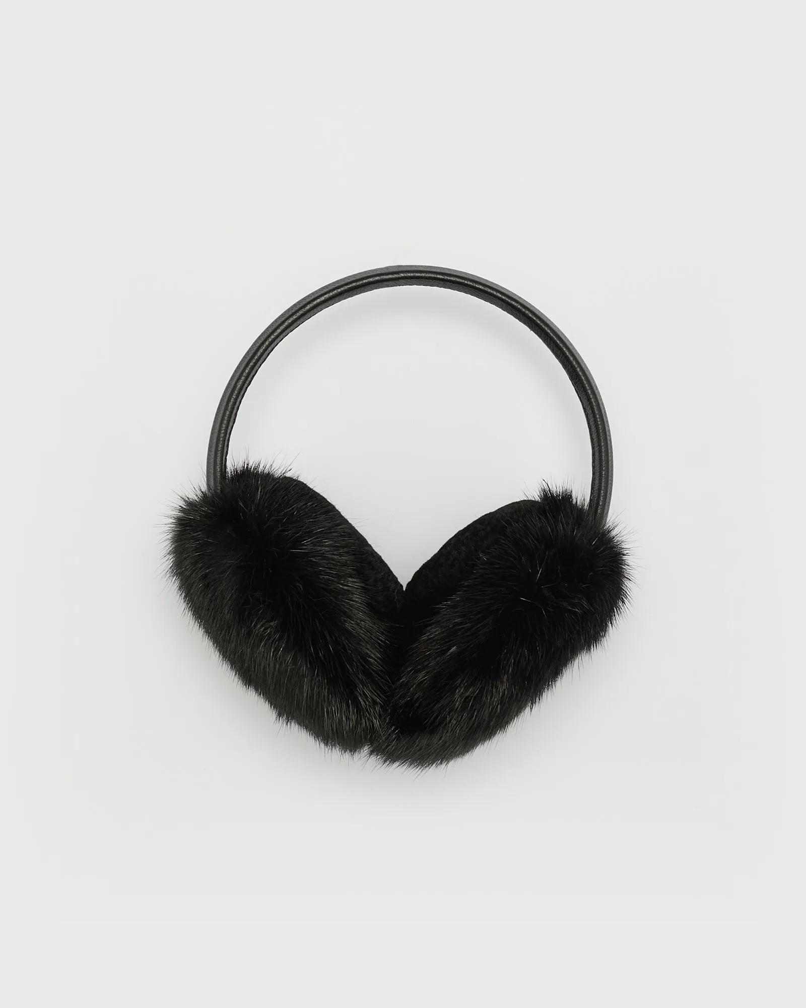 Cache-oreilles en vison