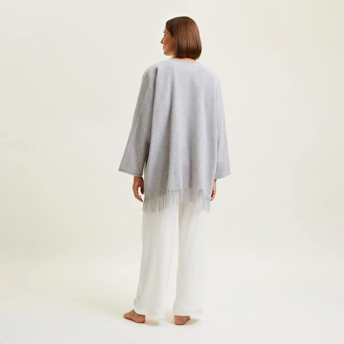 Poncho court Eponyme