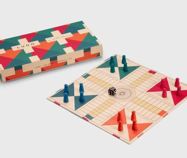 Printworks Jeu des Petits Chevaux, — Mademoiselle C