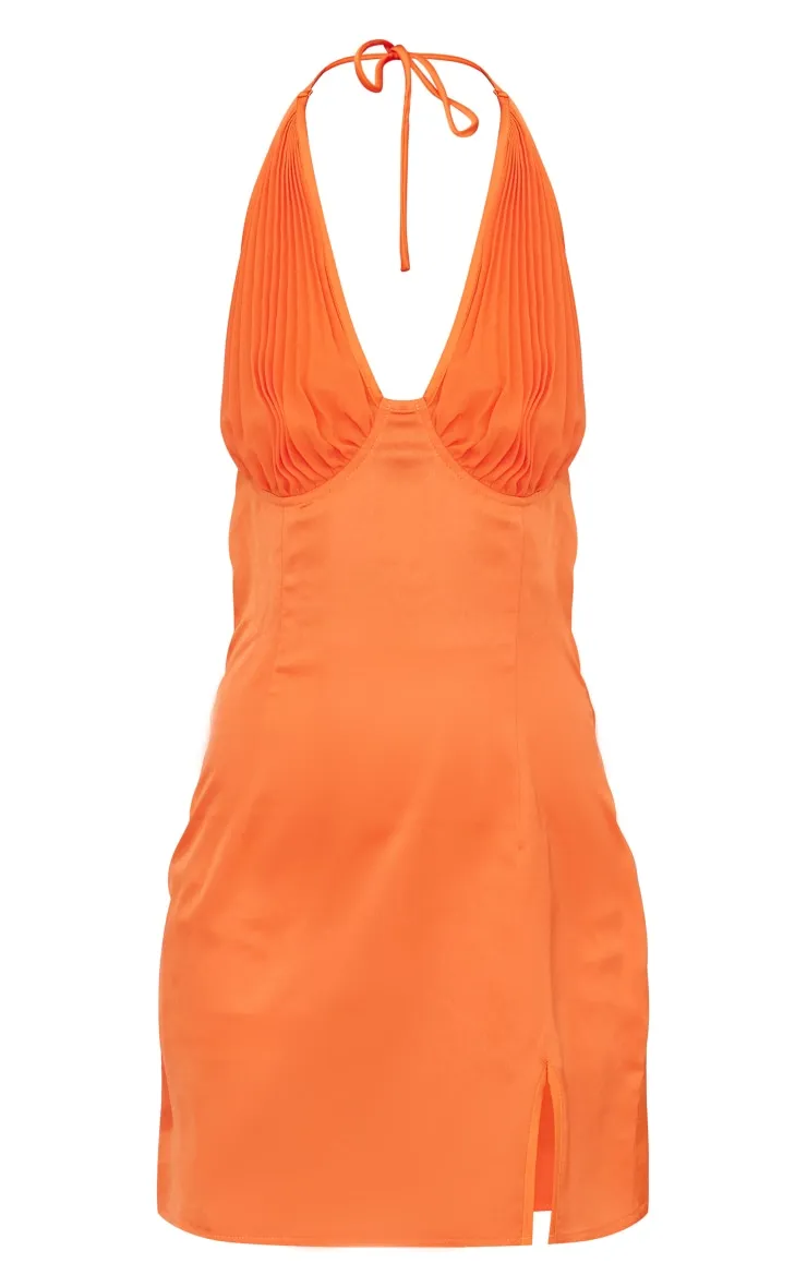 Robe droite satinée plissée orange vif à dos nu et armatures