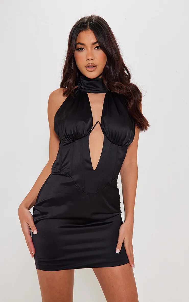 Robe moulante satinée noire à corset armatures et col montant